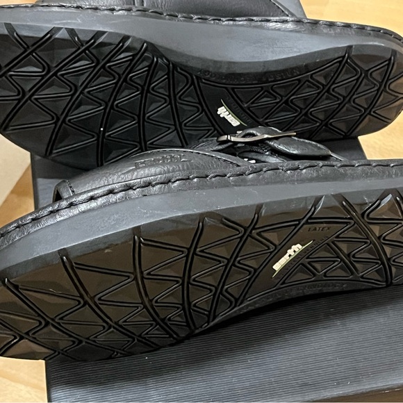 Leather Slides by Earth Shoes ! - Picture 5 of 10